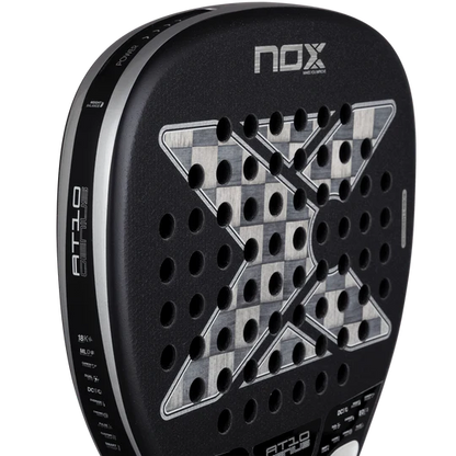 Pala NOX AT10 Genius Attack 18K 2026 arenoso